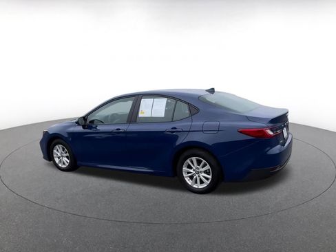 Used 2025 Toyota Camry LE image 10