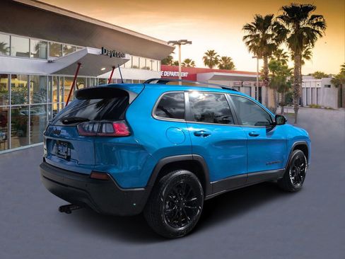 Certified 2023 Jeep Cherokee Altitude Lux AWD/4WD image 3
