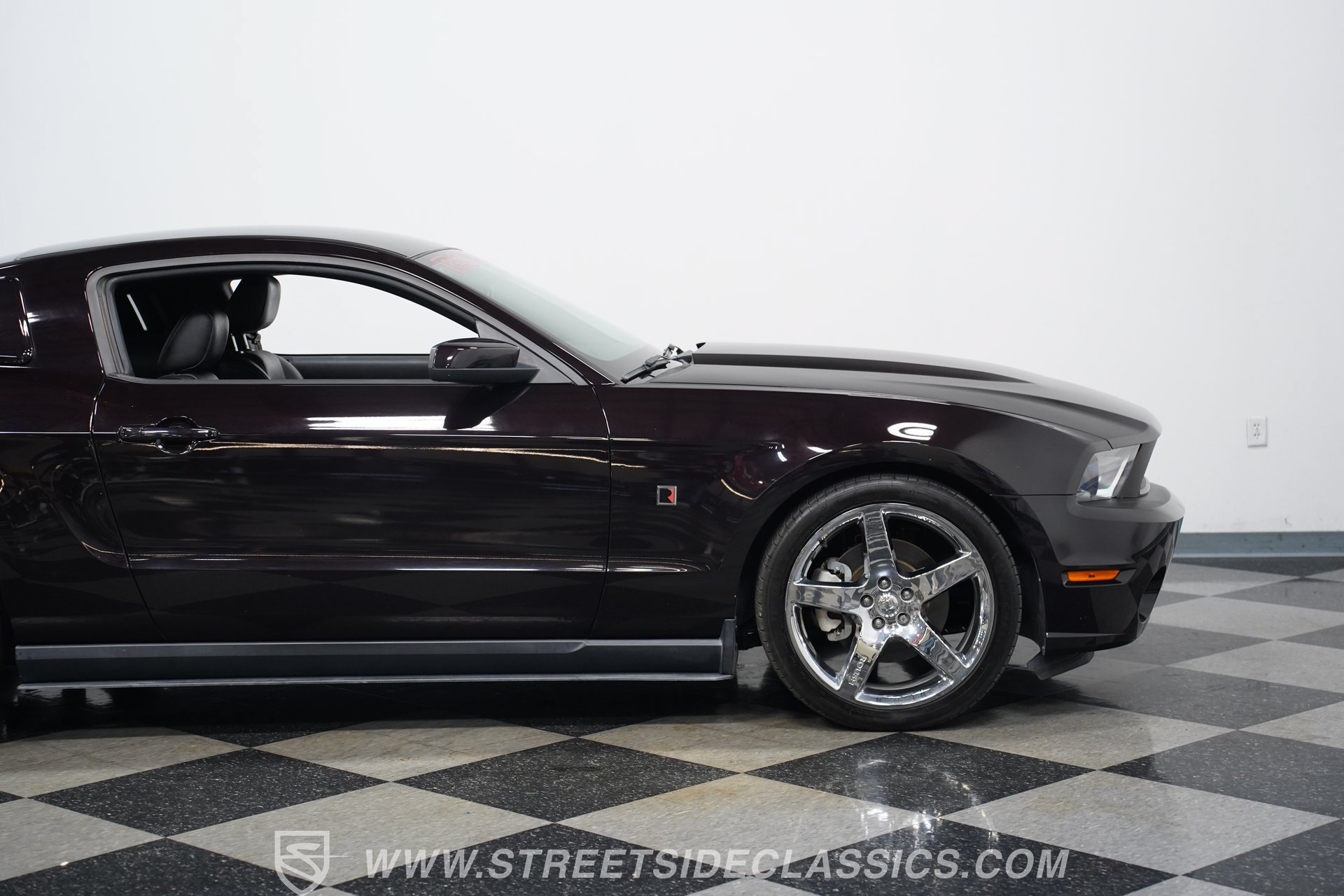 Used 2012 Ford Mustang GT Premium w/ HID Headlamps & Security Pkg RWD image 29