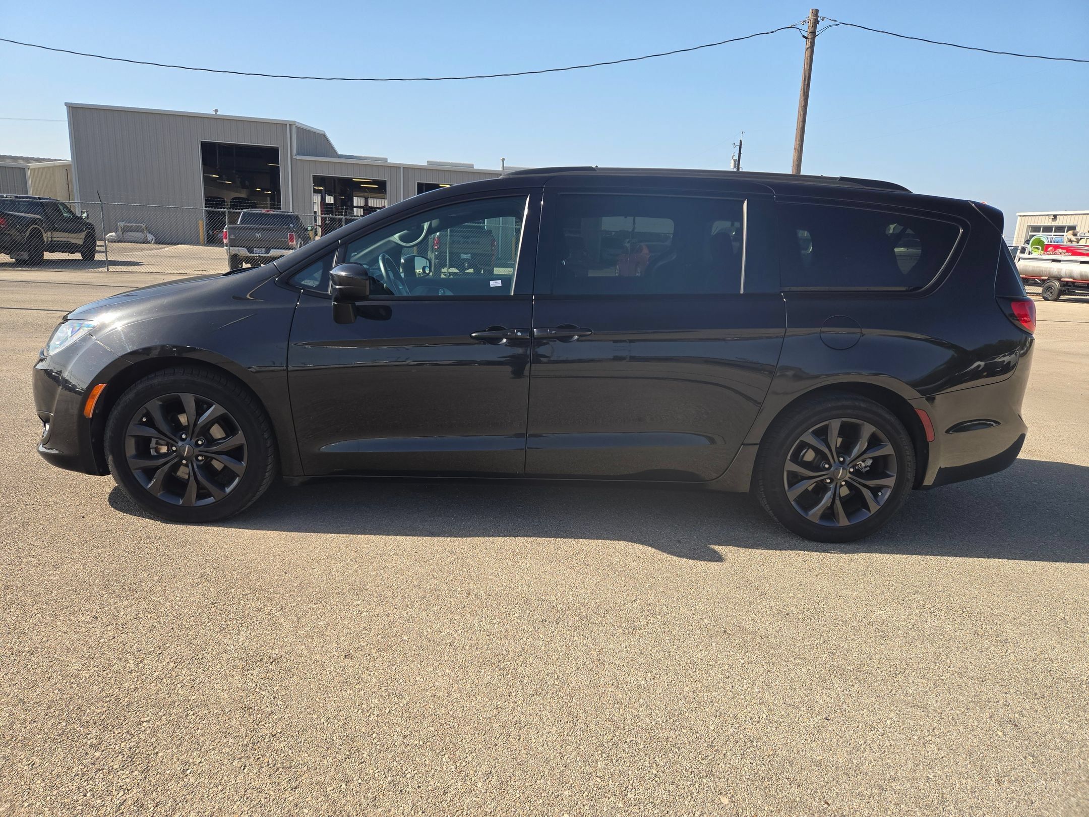 Used 2018 Chrysler Pacifica Touring Plus w/ S Appearance Package FWD image 6