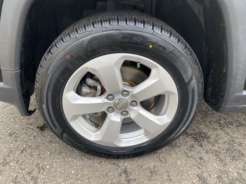 Used 2019 Jeep Compass Latitude image 19