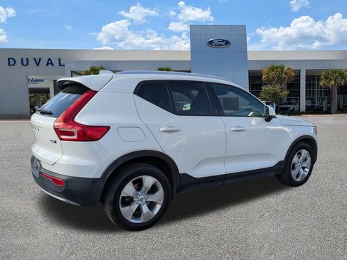 Used 2019 Volvo XC40 T5 Momentum image 4