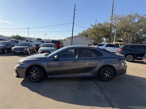 Used 2023 Toyota Camry SE image 8