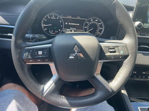 Used 2023 Mitsubishi Outlander SE image 46