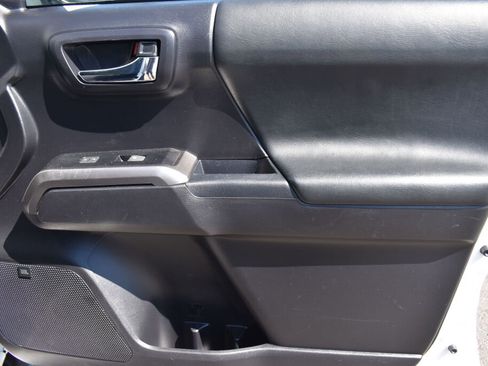 Certified 2021 Toyota Tacoma Limited image 24