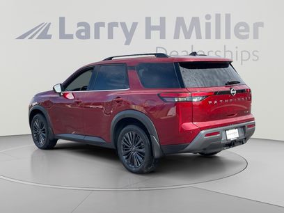 New 2026 Nissan Pathfinder SL w/ SL Premium Package (P04)