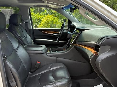Used 2020 Cadillac Escalade ESV Luxury AWD/4WD image 39