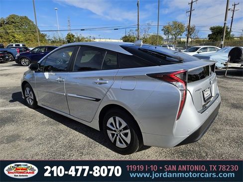 Used 2018 Toyota Prius Three image 3