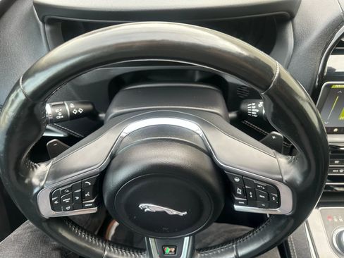 Used 2017 Jaguar F-PACE R-Sport image 40