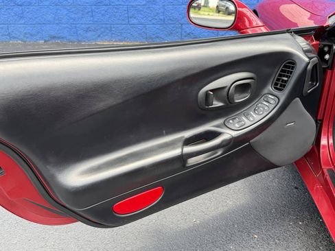 Used 2002 Chevrolet Corvette Convertible w/ Preferred Equipment Group2 RWD image 18