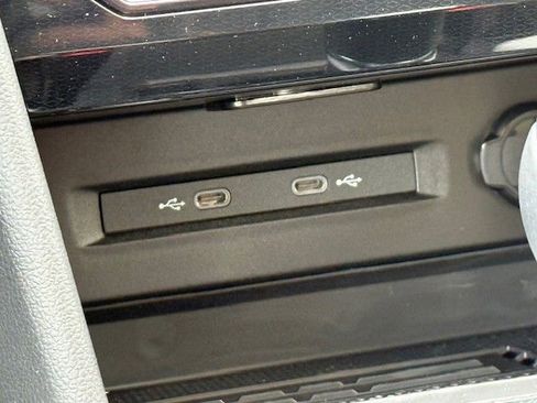 New 2025 Volkswagen Taos SE image 22