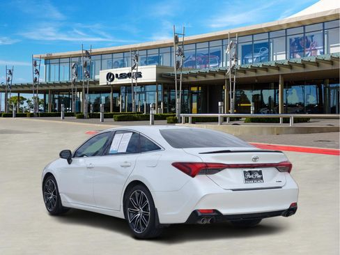 Used 2020 Toyota Avalon XSE image 4