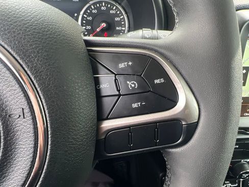 Used 2022 Jeep Renegade Latitude AWD/4WD image 61