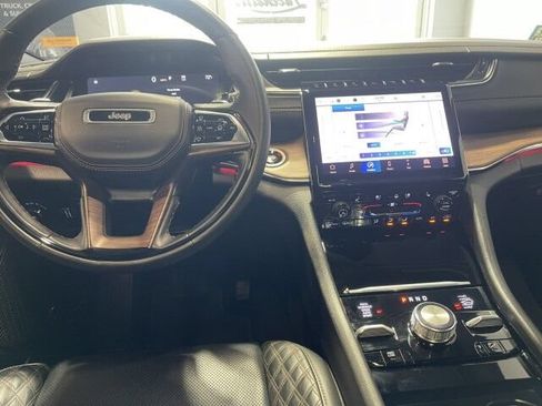 Used 2025 Jeep Grand Cherokee Summit w/ Obsidian Package AWD/4WD image 17