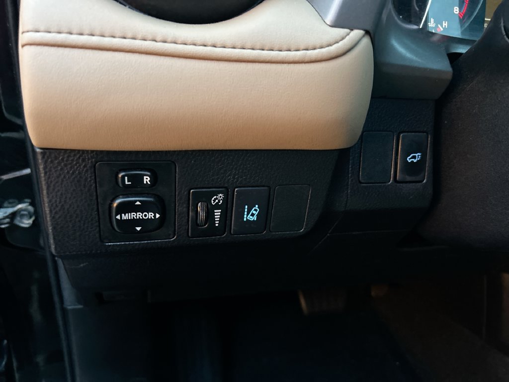 Used 2018 Toyota RAV4 XLE FWD image 13