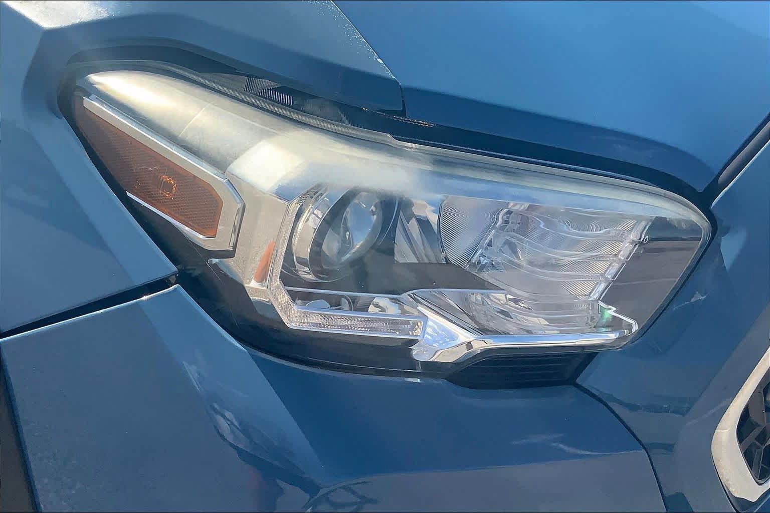 Used 2019 Toyota Tacoma TRD Off-Road w/ Technology Package AWD/4WD image 27