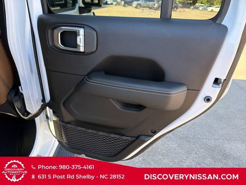 Used 2020 Jeep Wrangler Unlimited Sahara w/ Dual Top Group AWD/4WD image 34