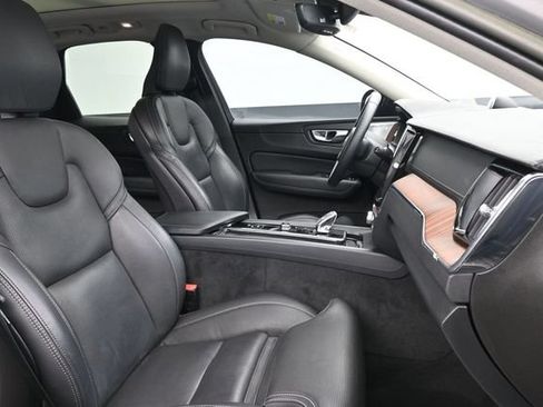 Used 2023 Volvo XC60 B6 Ultimate w/ Protection Package Premier AWD/4WD image 32