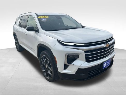 Used 2025 Chevrolet Traverse High Country image 10