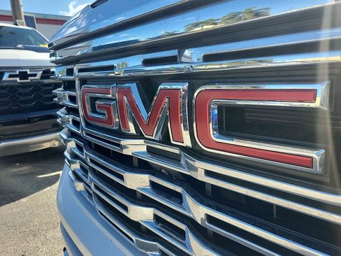 Used 2024 GMC Sierra 1500 Denali w/ Technology Package image 9