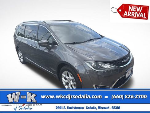 Used 2019 Chrysler Pacifica Touring-L Plus w/ Advanced Safetytec Group FWD image 1