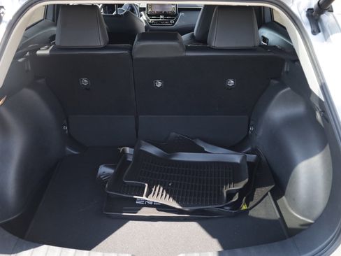 Used 2022 Toyota Corolla Cross XLE w/ Convenience Package FWD image 24