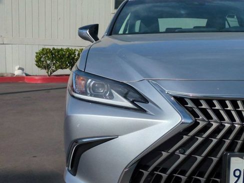 Used 2024 Lexus ES 300h w/ Premium Package image 11