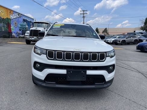 Used 2024 Jeep Compass Latitude AWD/4WD image 5