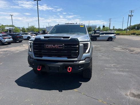 Used 2025 GMC Sierra 2500 AT4X w/ AT4X AEV Edition AWD/4WD image 9