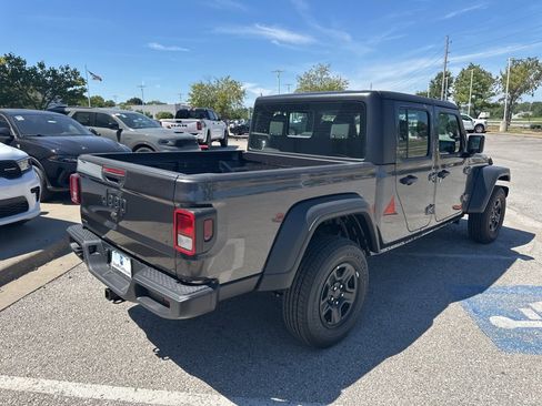New 2025 Jeep Gladiator Sport image 31