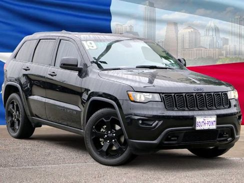 Used 2019 Jeep Grand Cherokee Laredo RWD image 1