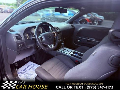 Used 2014 Dodge Challenger SXT RWD image 10