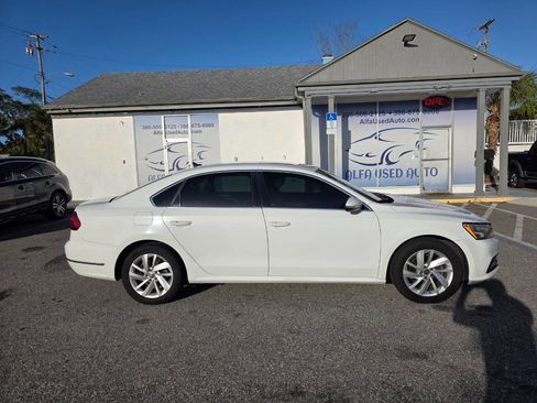 Used 2018 Volkswagen Passat 2.0T SE image 3