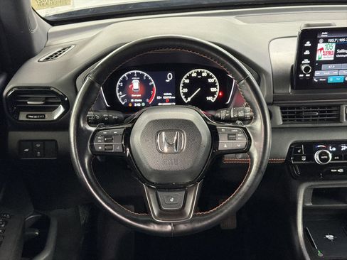 Certified 2025 Honda Pilot TrailSport image 18