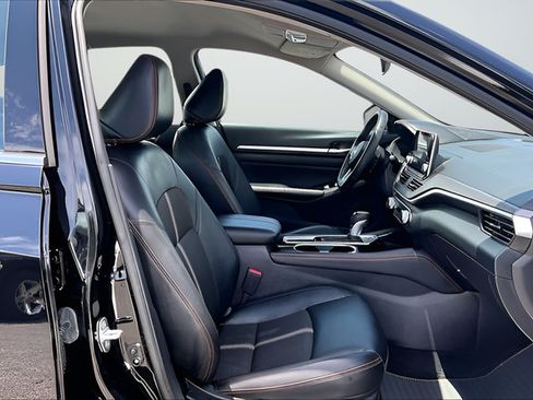 Certified 2025 Nissan Altima 2.5 SR FWD image 27