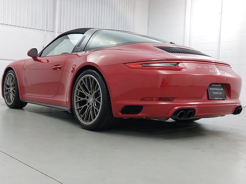 Certified 2019 Porsche 911 Targa 4S image 3