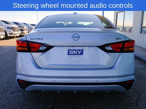 Used 2024 Nissan Altima 2.5 SV image 7