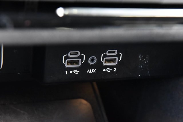 Used 2023 Jeep Wagoneer L Series II AWD/4WD image 18