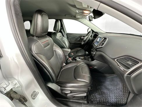 Used 2022 Jeep Cherokee Trailhawk image 28