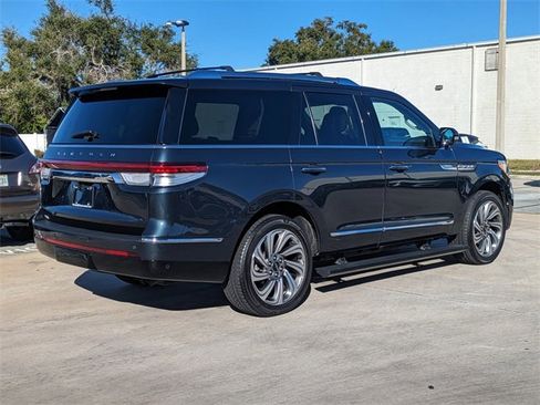 Used 2022 Lincoln Navigator Reserve image 6
