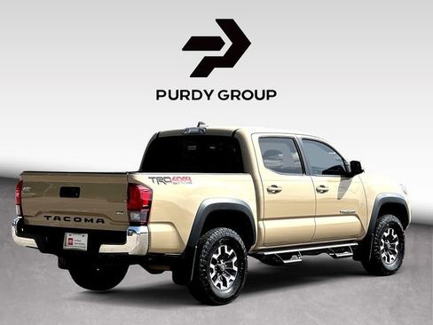 Certified 2018 Toyota Tacoma TRD Off-Road AWD/4WD image 8