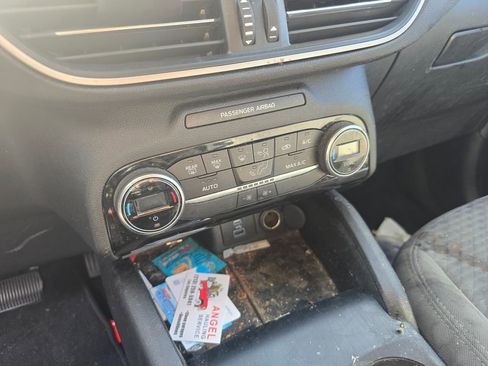 Used 2021 Ford Escape SE w/ SE Sport Appearance Package image 14