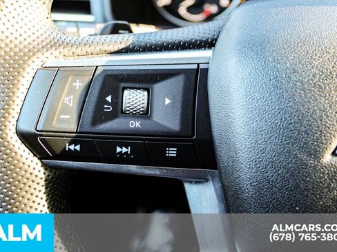 Used 2025 Mitsubishi Outlander SE image 29