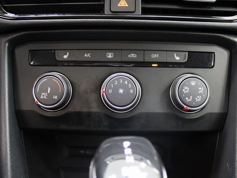 Used 2022 Volkswagen Taos SE image 37