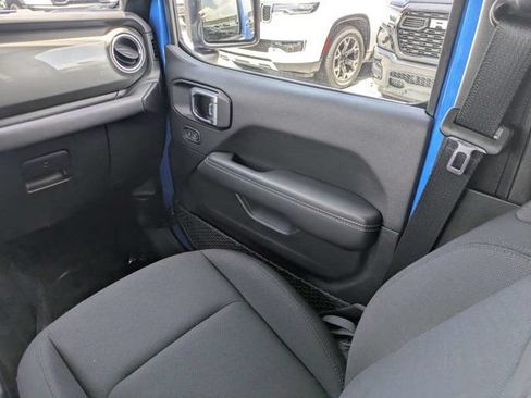 Used 2023 Jeep Wrangler Unlimited Sahara w/ LED Lighting Group AWD/4WD image 17