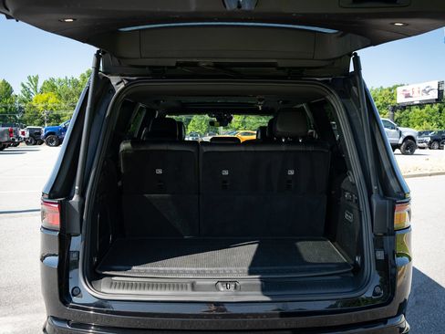 Used 2022 Jeep Wagoneer Series II RWD image 9