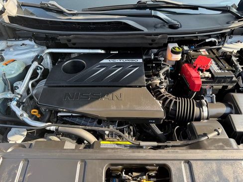 Used 2024 Nissan Rogue SV FWD image 8