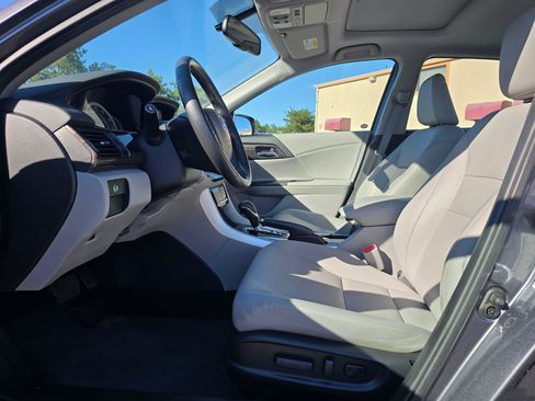 Used 2017 Honda Accord EX-L image 10