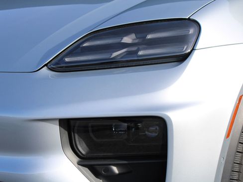Certified 2024 Porsche Macan 4 Electric image 13