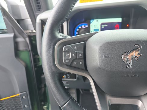 Used 2023 Ford Bronco Badlands image 32